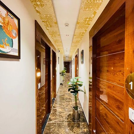 Hotel Avenue Sky Amhedabad Dış mekan fotoğraf