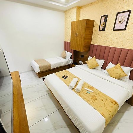 Hotel Avenue Sky Amhedabad Dış mekan fotoğraf