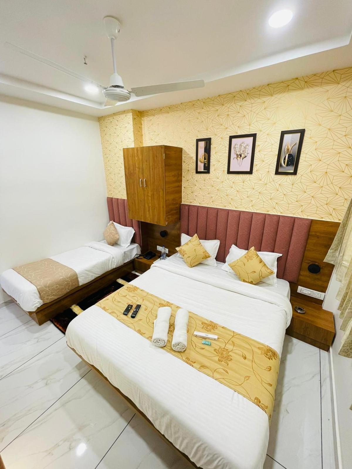 Hotel Avenue Sky Amhedabad Dış mekan fotoğraf