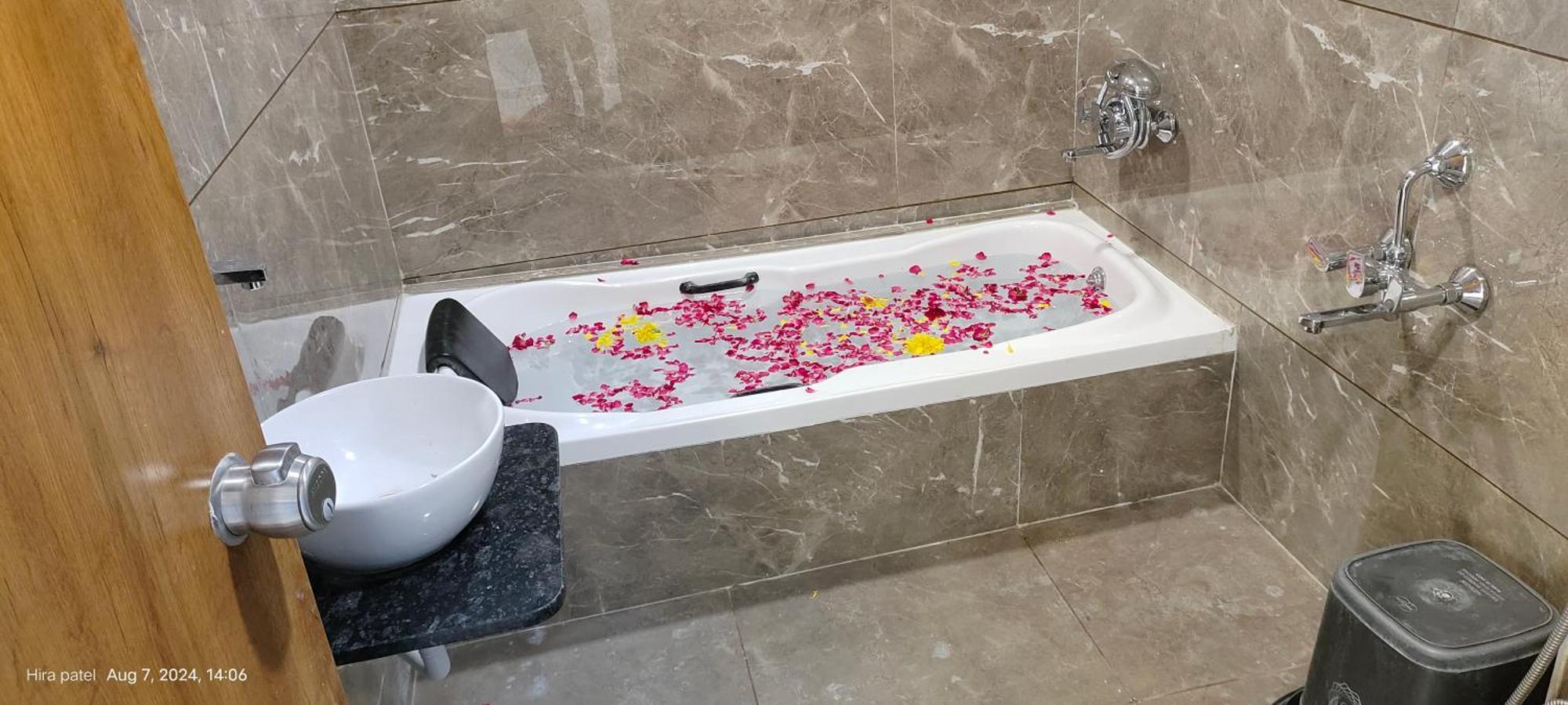 Hotel Avenue Sky Amhedabad Dış mekan fotoğraf