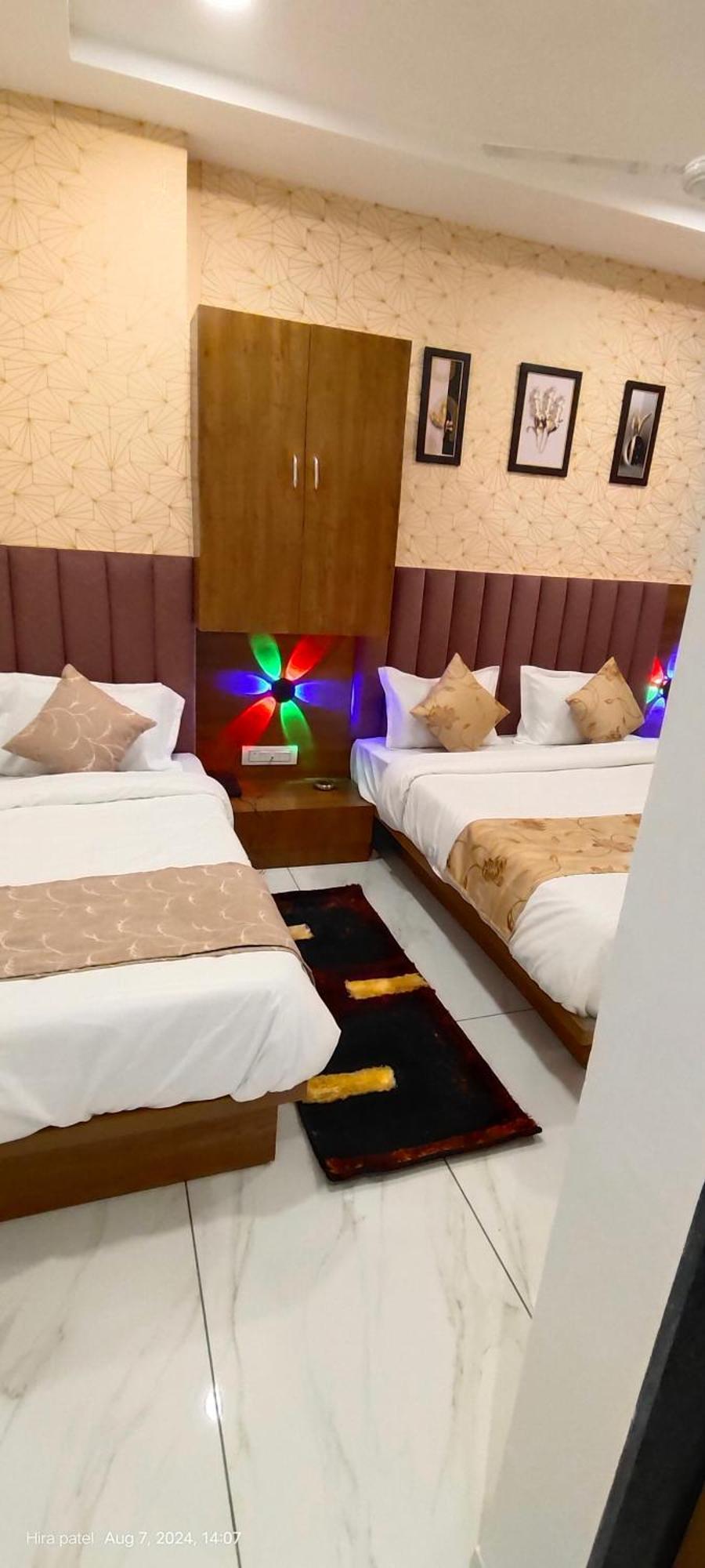 Hotel Avenue Sky Amhedabad Dış mekan fotoğraf