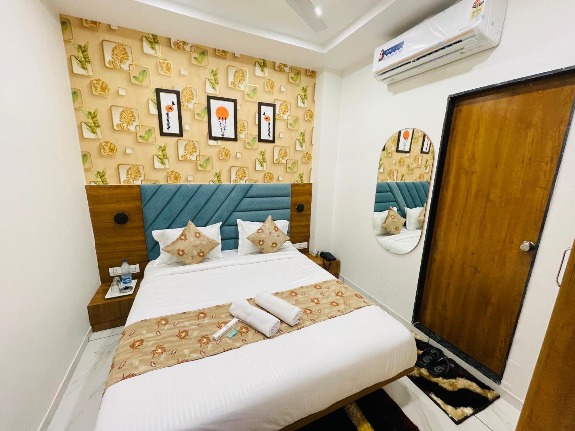 Hotel Avenue Sky Amhedabad Dış mekan fotoğraf