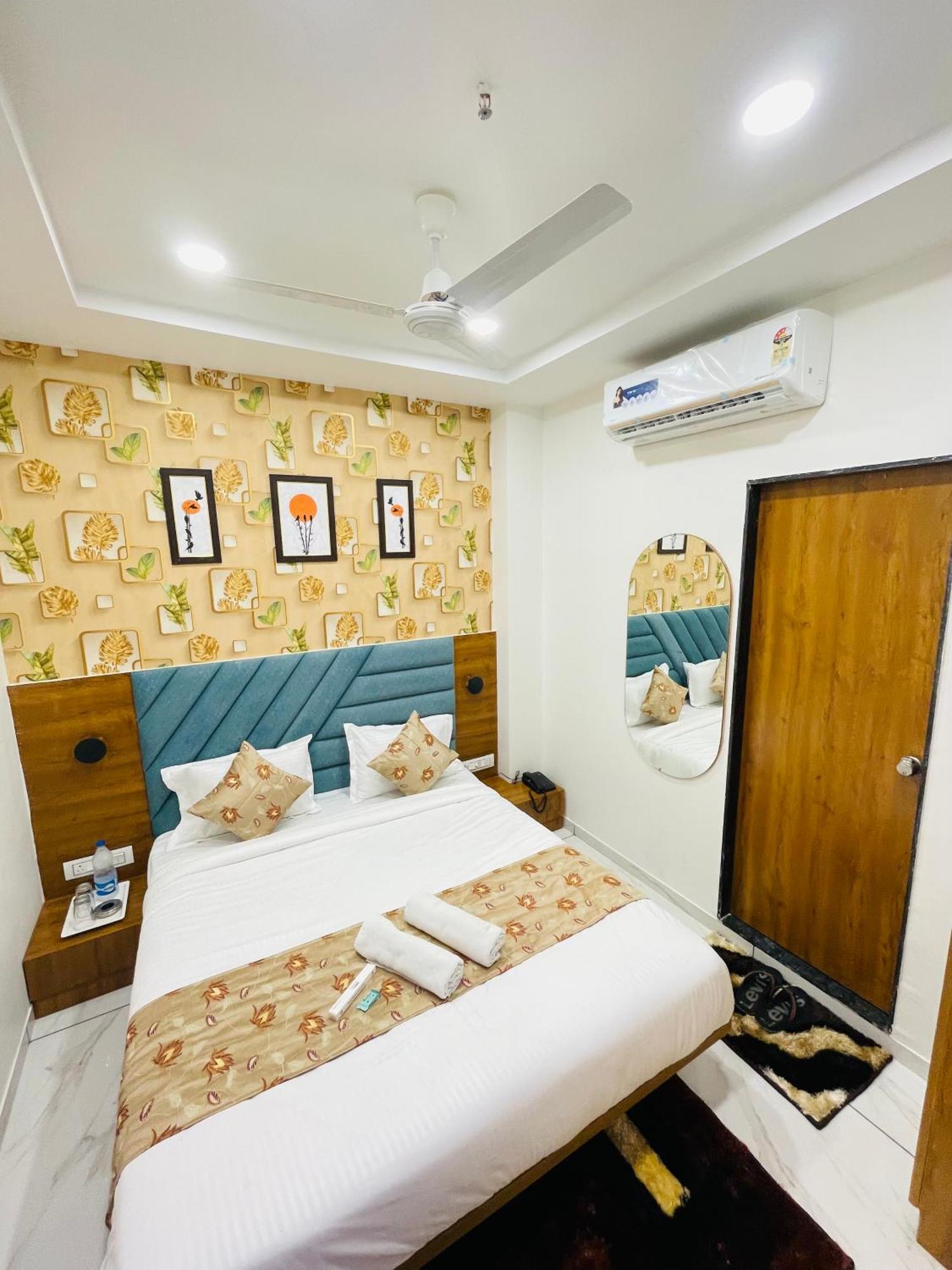 Hotel Avenue Sky Amhedabad Dış mekan fotoğraf