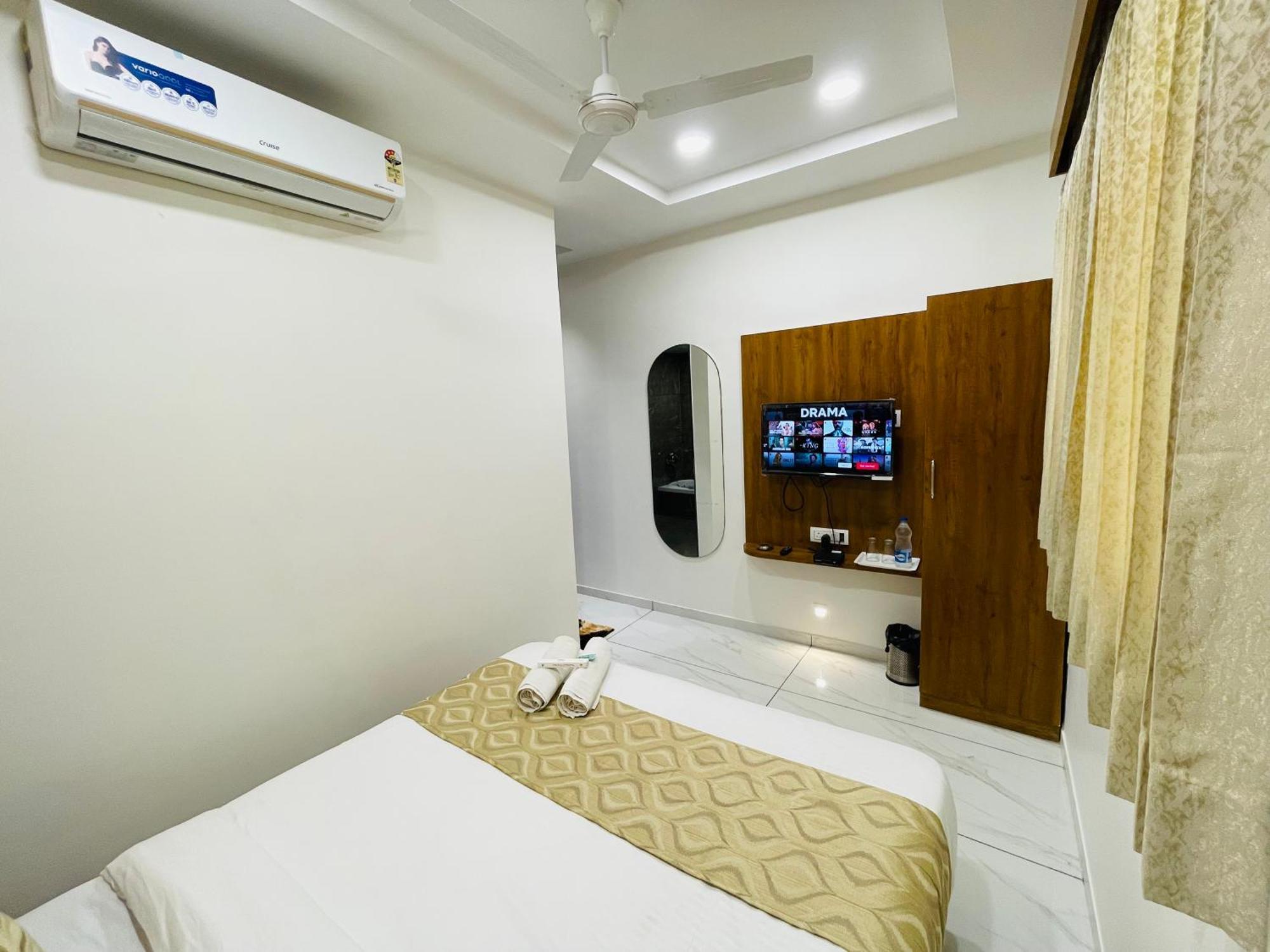 Hotel Avenue Sky Amhedabad Dış mekan fotoğraf