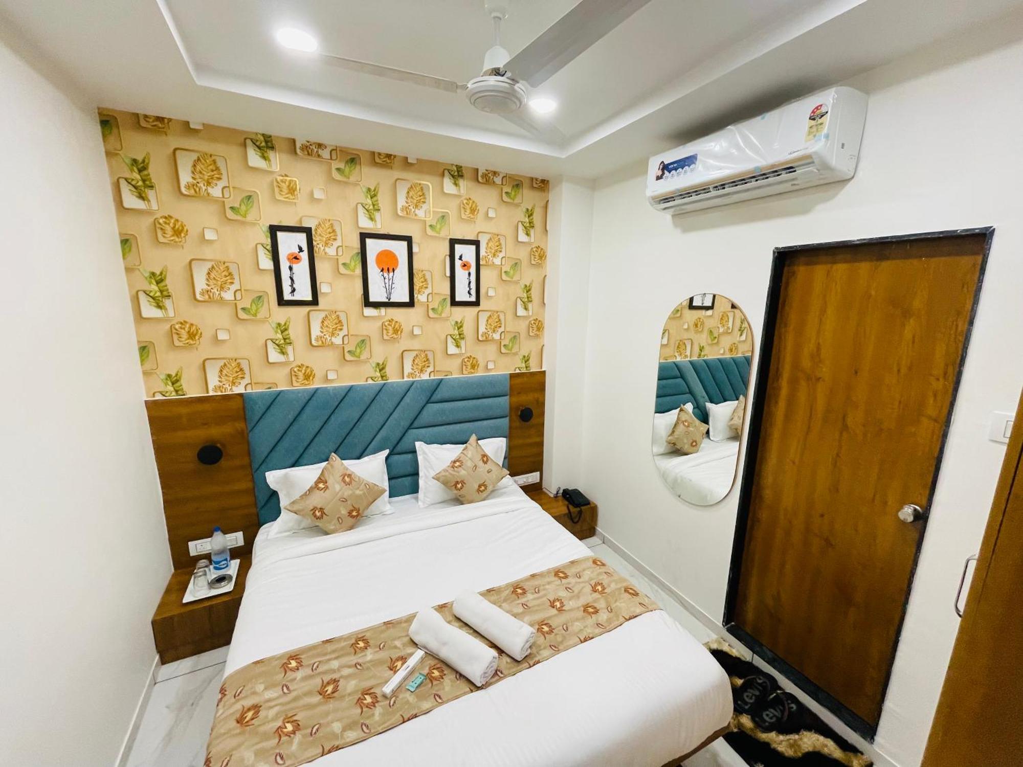 Hotel Avenue Sky Amhedabad Dış mekan fotoğraf