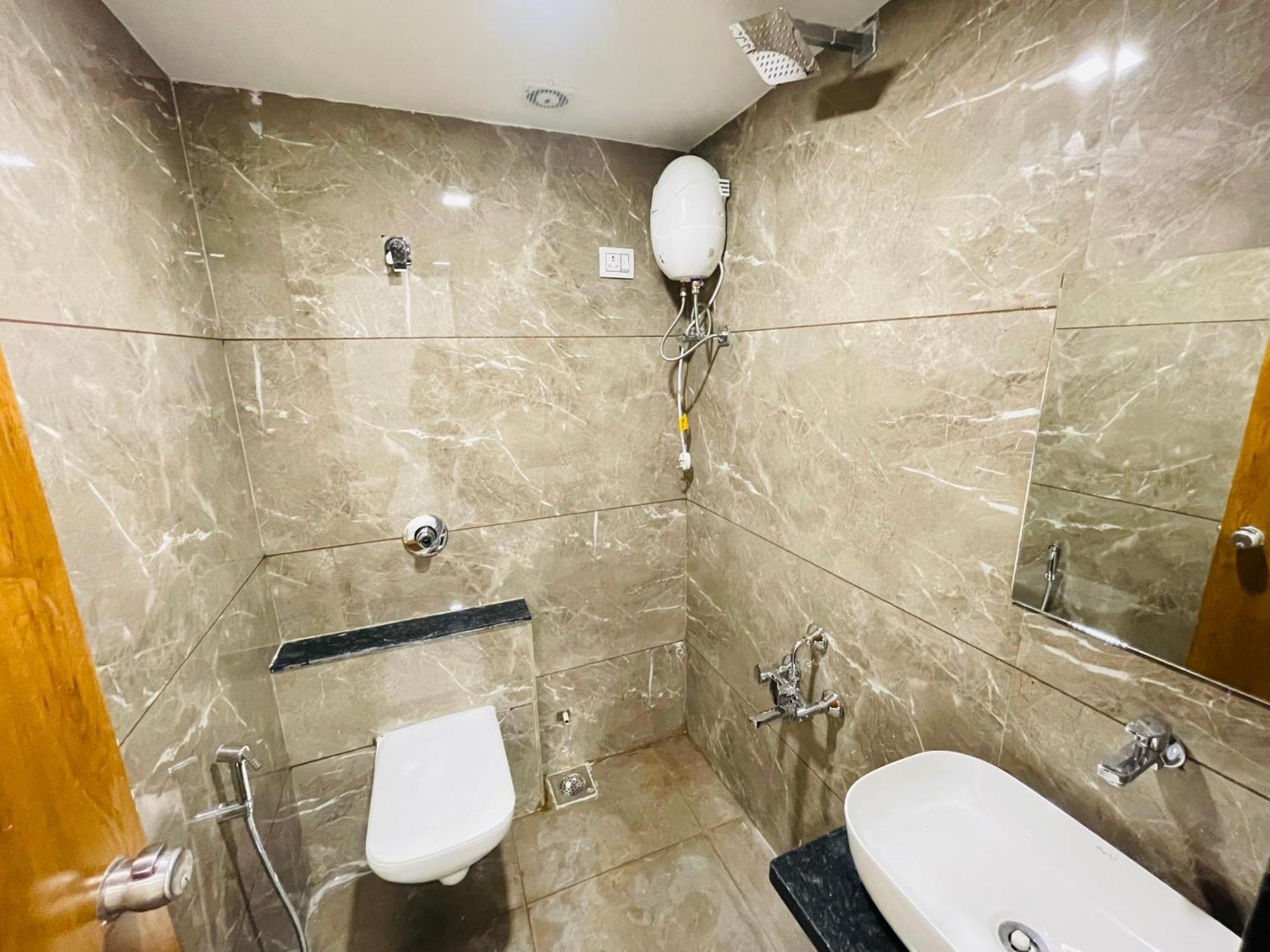Hotel Avenue Sky Amhedabad Dış mekan fotoğraf