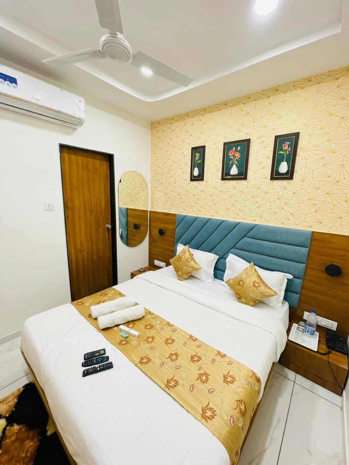 Hotel Avenue Sky Amhedabad Dış mekan fotoğraf
